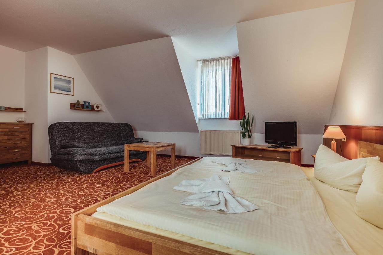 Landhotel Lewitz Muehle Banzkow Exterior photo